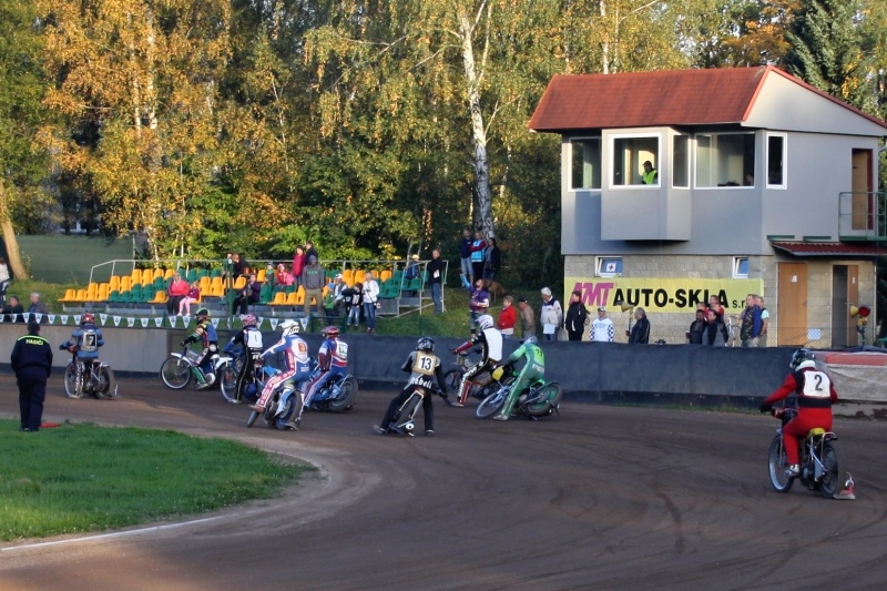 Závodníci se chystají na letmý start maratónu