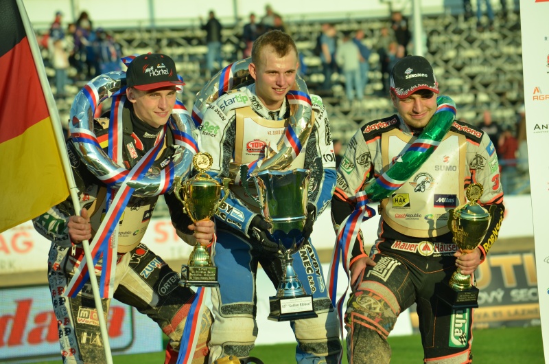 Michael Härtel, Eduard Krčmář a Zdeněk Holub na stupních vítězů