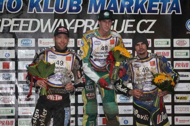 Peter Kildemand, Max Fricke a Jurica Pavlic na stupních vítězů