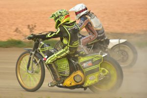 Jeden z úžasných čtvrtlitrových soubojů Vojtěcha Šachla (vlevo) s Janem Hlačinou v Kostěnicích