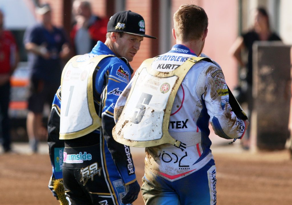 Jason Doyle (1) stál na pódiu, na něž Brady Kurtz (5) letos nedosáhl | foto Kiril Ianatchkov