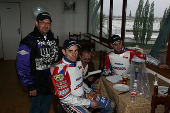 Magazín speedwayA-Z na tiskové konferenci s bratry Drymlovými.