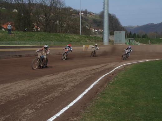 Michael Hádek na čele.