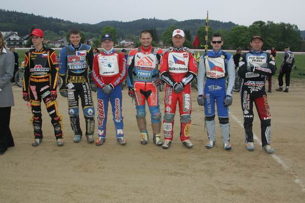 Čeští dlouhodrážníci v Mariánských Lázních: Matěj Kůs, Pavel Ondrašík, Jaroslav Pták, Antonín Klatovský, Karel Kadlec, Richard Wolff a Zdeněk Schneiderwind.