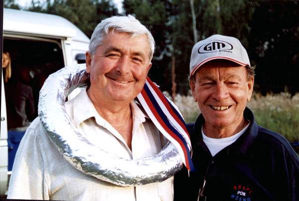 Antonín Kasper předal Rudolfu Greplovi spoustu vavřínových věnců.