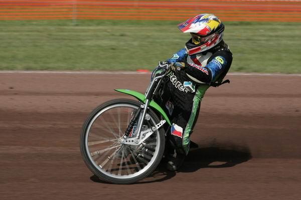 Hynek Štichauer se minulý týden poprvé svezl na svítkovském ovále.