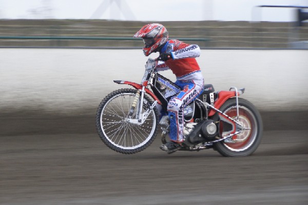 Matěj Kůs s novým designem motocyklu.