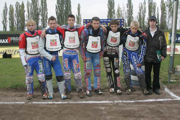 Na poslední extraligové kolo nastoupili Pražané ve složení: Martin Gavenda, Richard Wolff, Matěj Kůs, Pavel Ondrašík, Adrian Rymel, Luboš Tomíček a kouč Radomír Semela.