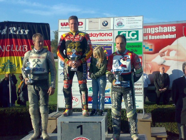 Karel Kadlec na stupních vítězů.