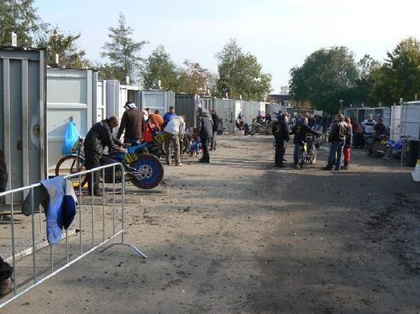 V depu měl každý jezdec vlastní kontejner.