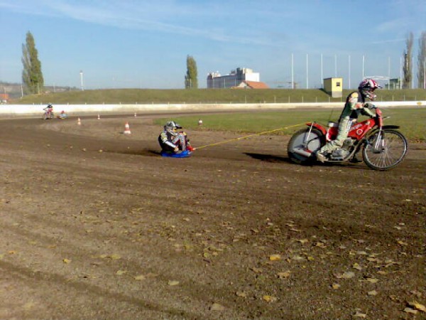 Zdeněk Vitmann táhne Michala Průchu.