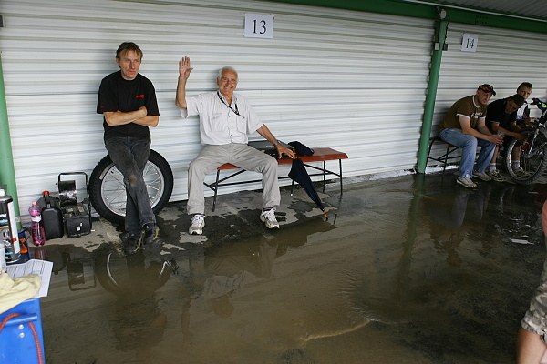 Březolupy zůstaly na čele tabulky i nadále - na snímku kouč Miloš Plzák s Jaroslavem Gavendou.