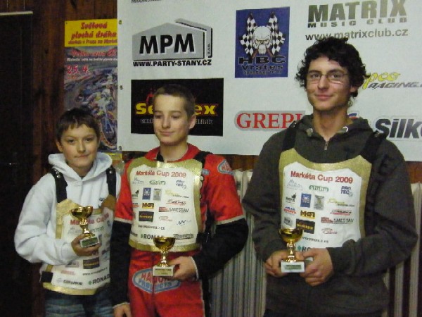 David Štěrovský, Michal Škurla a Jiří Brummer s cenami za dnešní závod.