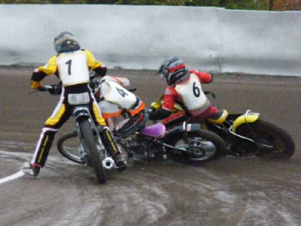 Rozjezdoví drama: Michaela Krupičková (1), Jiří Brummer (4) a Michal Škurla (6).