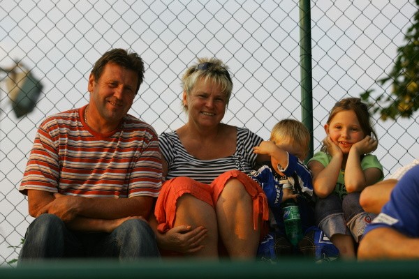 Jiří Štancl s manželkou Alenou a vnoučaty v ochozech pražské Markéty.