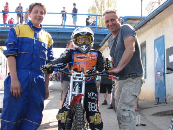 S mechanikem Adamem Novotným a otcem Karlem ve slánském depu.