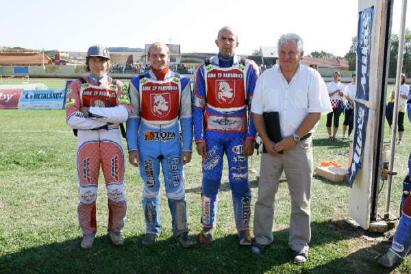 Lubomír Vozár s tříčlenným týmem loni v září v Březolupech.