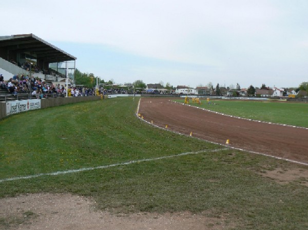 Dráha v Neustadt Donau.