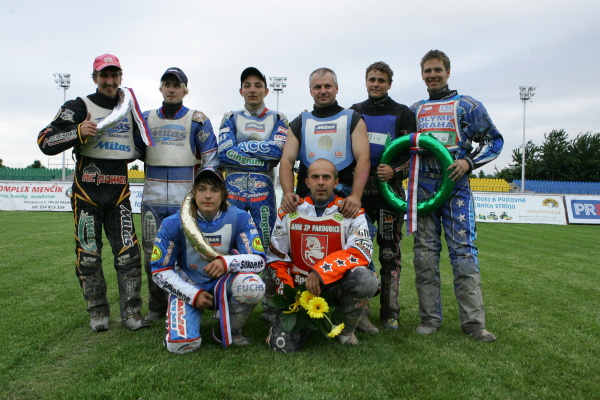 Klasifikaci družstev opanovali Březolupáci, Pardubičané a Pražané.