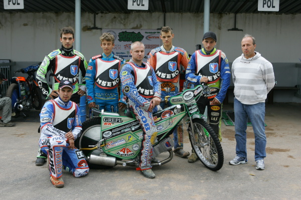 Mšeno: Jan Jaroš, Filip Šitera, Ondřej Smetana, Vladimír Višváder, Stanislav Pouznar, Pavel Fuksa a Petr Vandírek.
