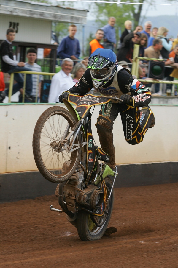 Wheelie pro diváky.