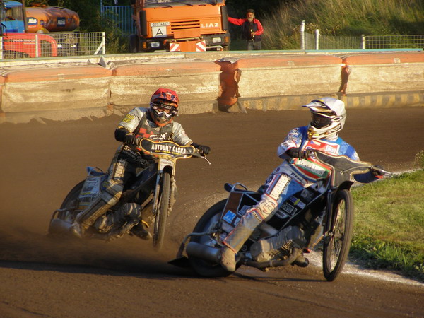 Josef Franc se ohlíží po Romanu Čejkovi.