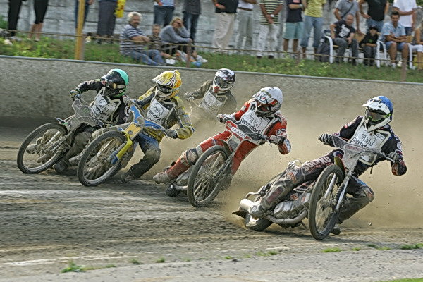 Finále: zleva Tomáš Suchánek, Kiril Cukanov, vzadu Martin Málek, Marcin Jedrzejewski a Kamil Brzozowski.