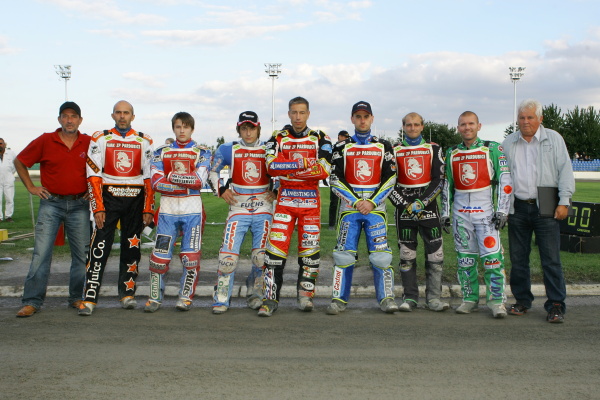 Pardubice: Martin Kratochvíl, Jaroslav Petrák, Daniel Hádek, Václav Milík, Magnus Zetterström, Aleš Dryml, Tomáš Suchánek, Jesper B. Monberg a Lubomír Vozár.