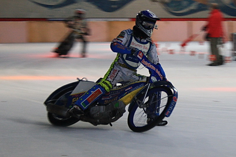 Ronny Weis si vede zdatně nejen za řidítky svého motocyklu, ale i při organizaci svých závodů.