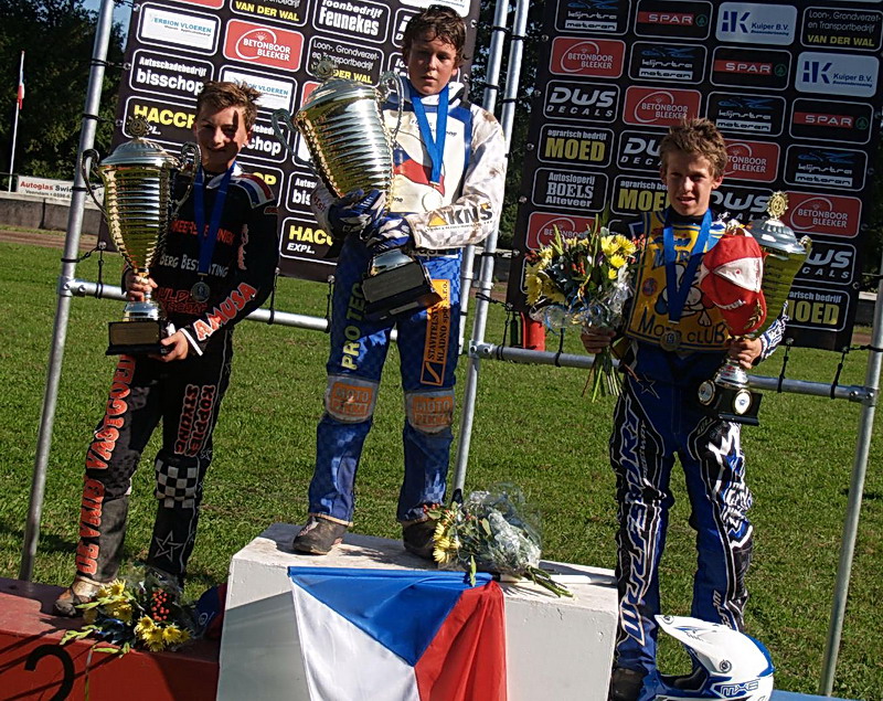 Patrik Mikel na nejvyšším stupínku pódia.