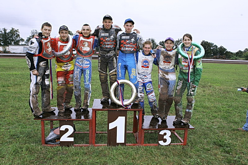 David Štěrovský, Válav Milík, René Vidner, Roman Čejka, Eduard Kčmář, Jan Holub, Daniel Hádek a Michaela Krupičková na stupních vítězů.