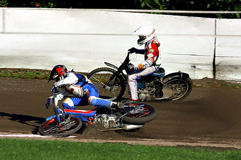 Patrik Mikel prožil skutečný letecký den - okolo projíždí Kryštof Rybář.