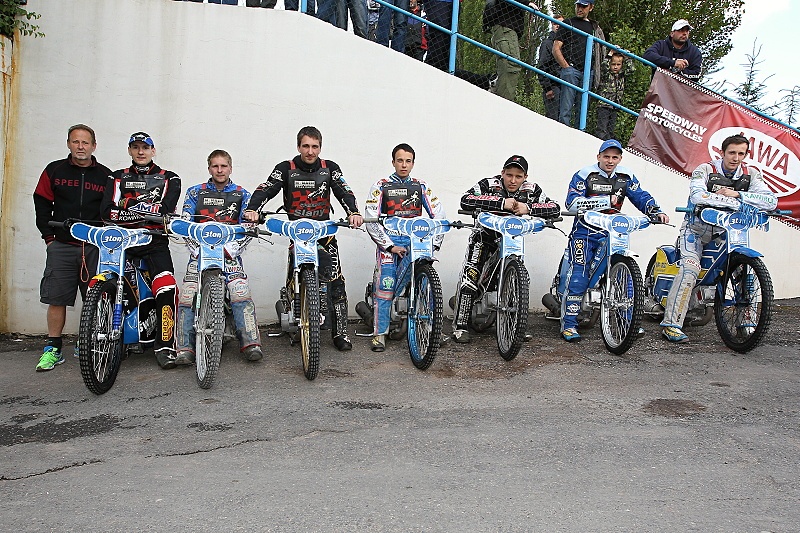 Slaný: zleva Milan Mach, Piotr Swiderski, Jan Holub, Martin Málek, Jakub Jamrog, Roman Čejka, Eduard Krčmář a Piotr Dziatkowiak.