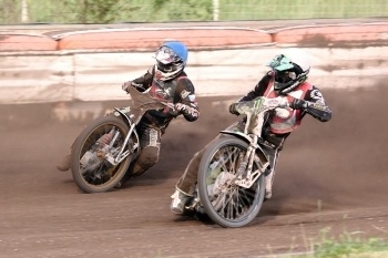 Tomáš Suchánek (bílá) v souboji s Martinem Málkem.