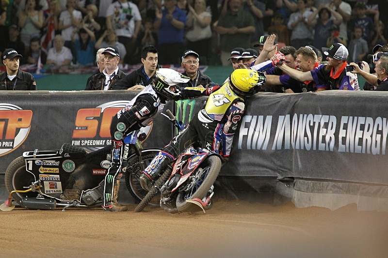 Tai Woffinden a Greg Hancock se radují z úspěchu.