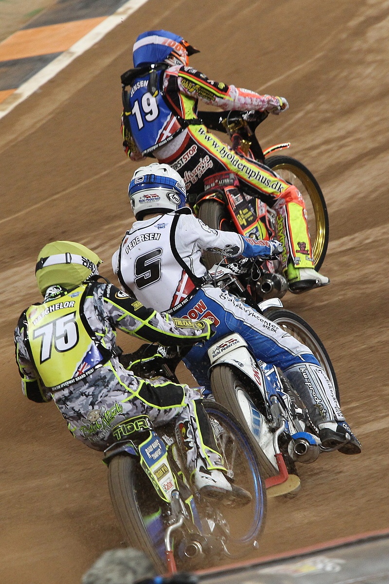 Michael Jepsen Jensen vodí Nicki Pedersena a Troye Batchelora.