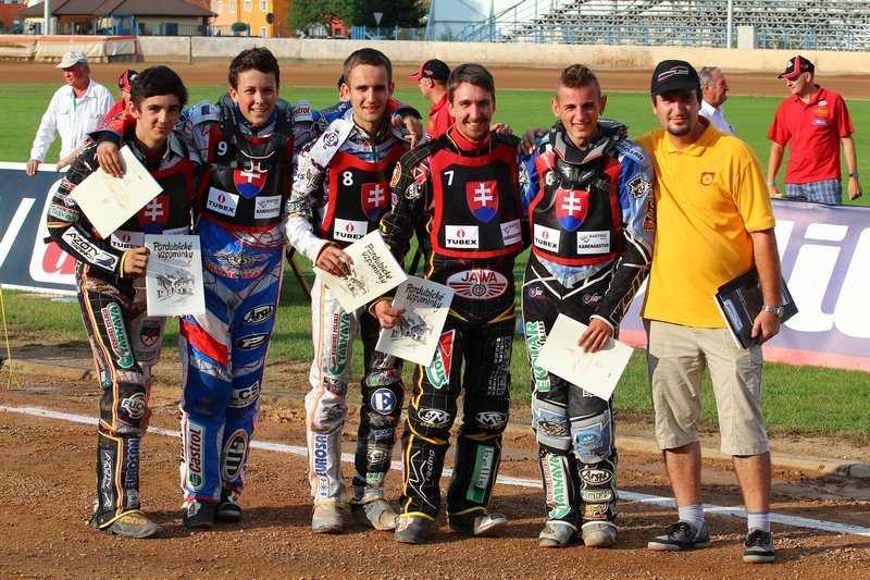 Slovensko: Michal Tomka. Patrik Mikel, Patrik Búri, Martin Málek, Adam Čarada a manažer Martin Búri.