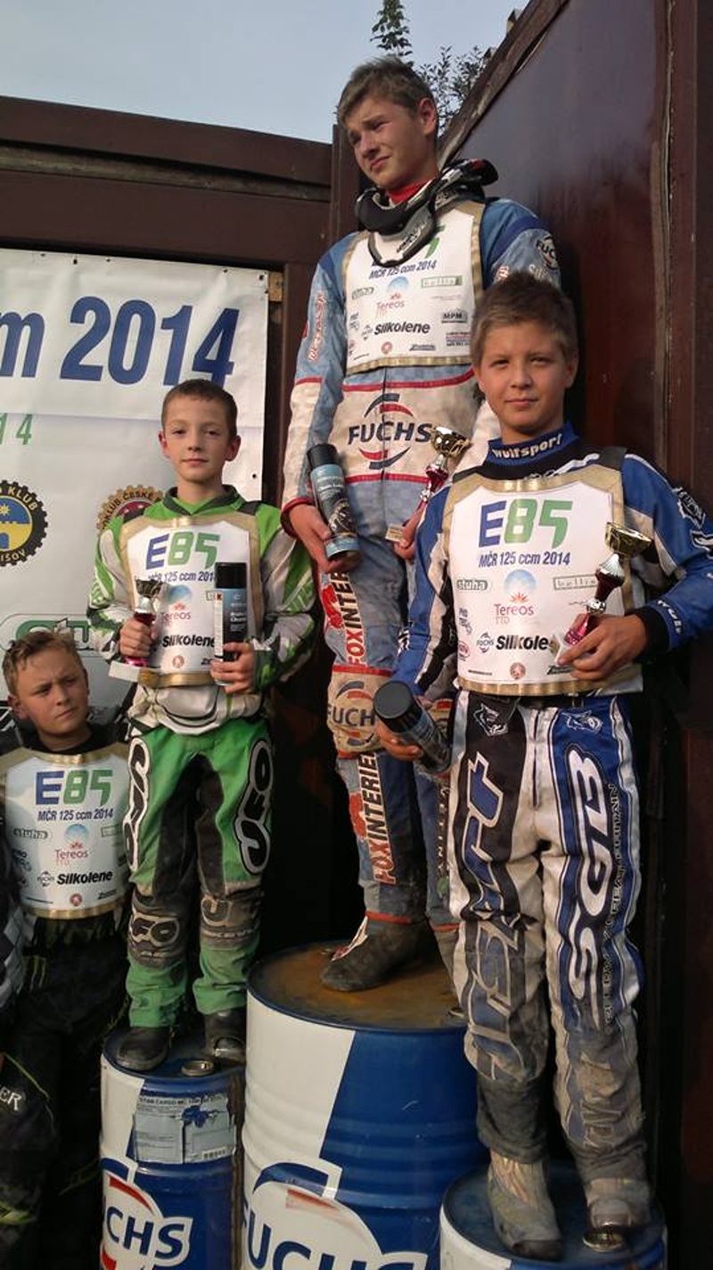 Pavel Kuchař, Kryštof Rybář a Milan Dobiáš na stupních vítězů.