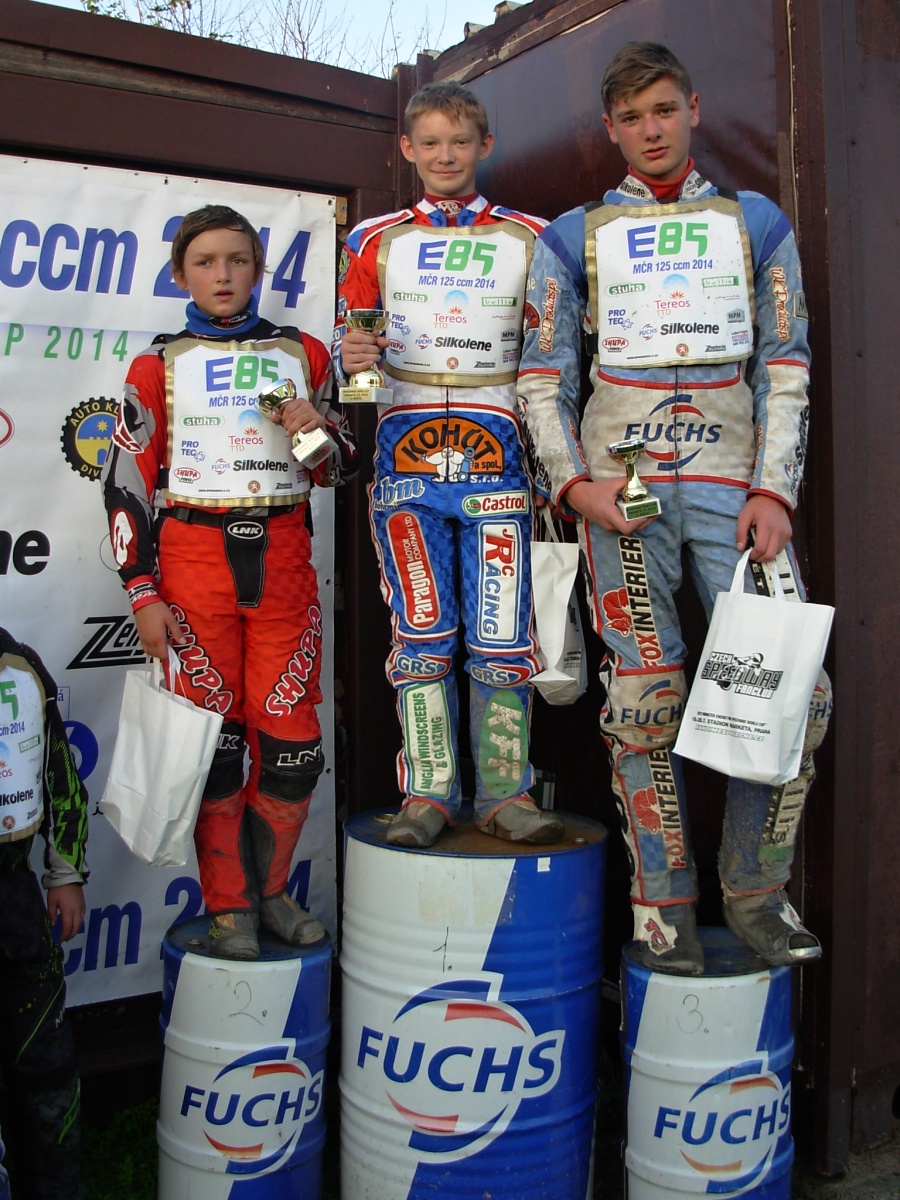 Filip Šifalda, Petr Chlupáč a Kryštof Rybář na stupních vítězů.