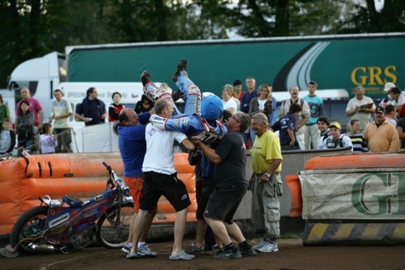 Michael Hádek boduje i na politickém poli.