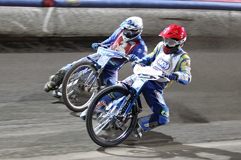 Matej Žagar (bílá) versus Rafal Okoniewski.