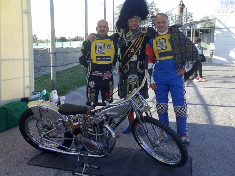 Jan Boháč a Karel Kadlec na veteránských závodech v Terenzanu.