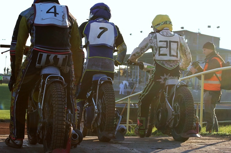 Čekání na start - zleva Dan Macl, Petr Babička a Hynek Štichauer.