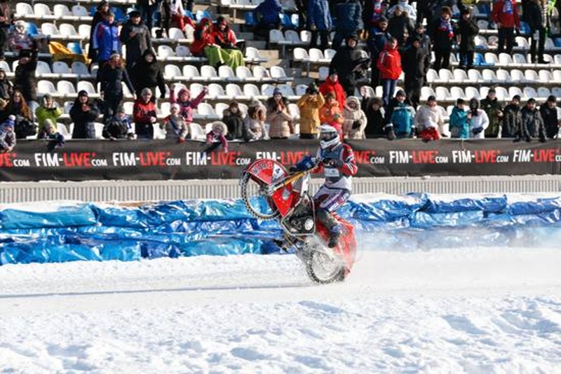 Igor Kononov oslavuje svůj triumf.