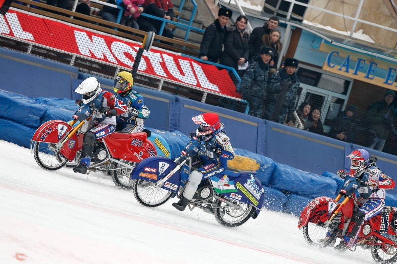 Zleva Günther Bauer (žlutá), Igor Kononov (bílá), Dmitrij Koltakov (červená) a Jan Klatovský (modrá).