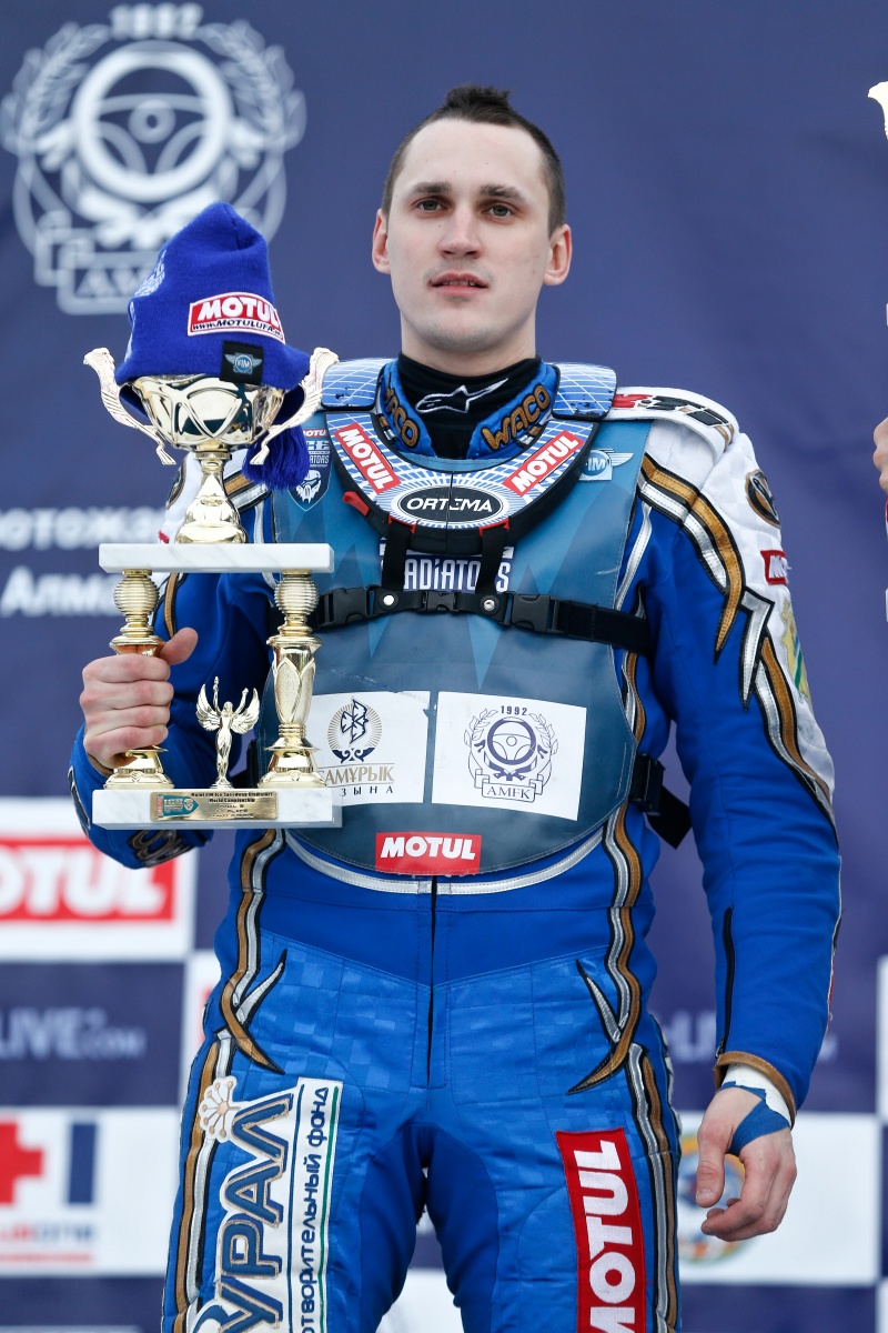 Dmitrij Koltakov vede seriál se sto body.