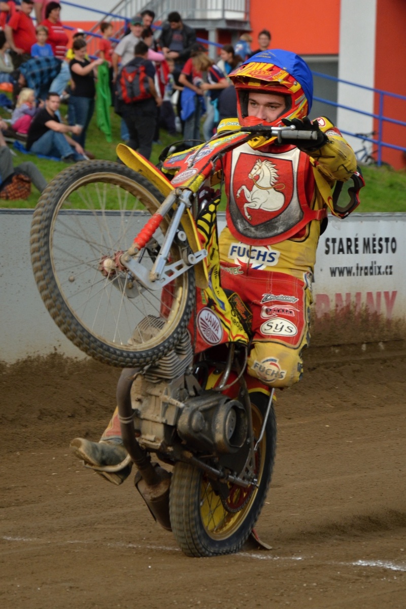 Václav Milík už vyjel na ovál.