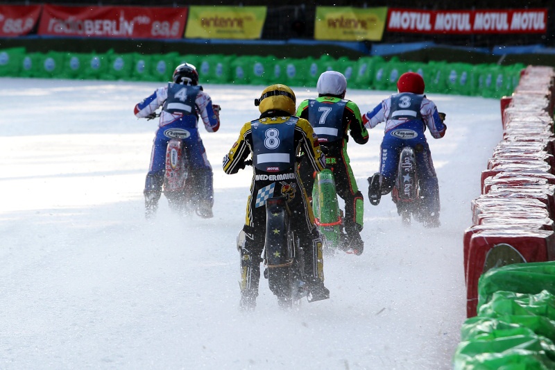 Češi vodí Němce.