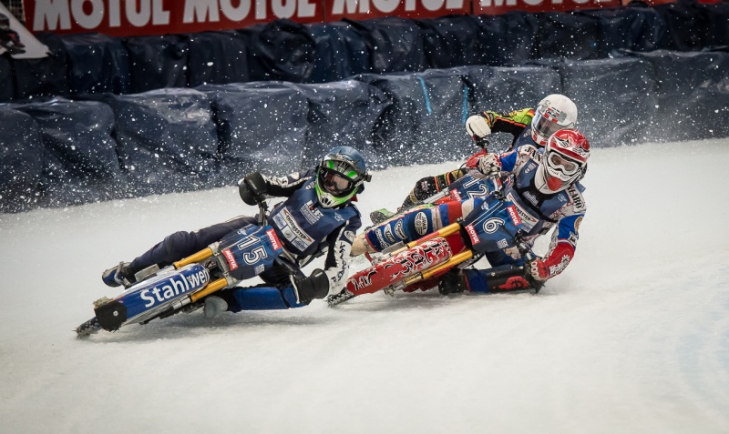 Jan Klatovský útočí na Haralda Simona.